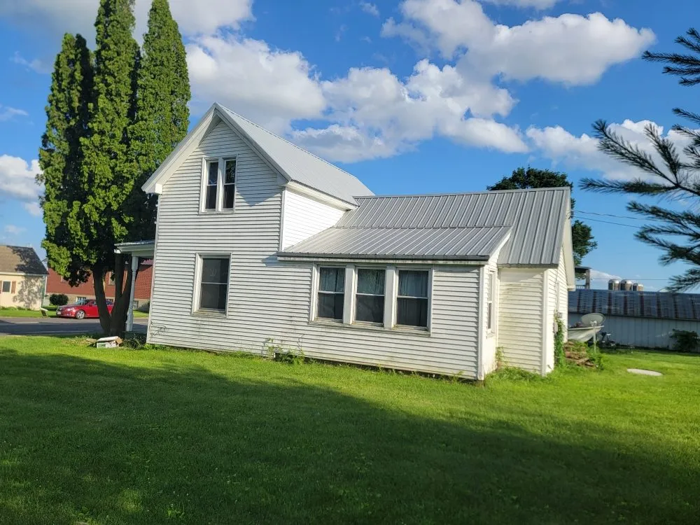 Trusted roof replacement in Gratiot, WI by Singing Pines Roofing &Construction