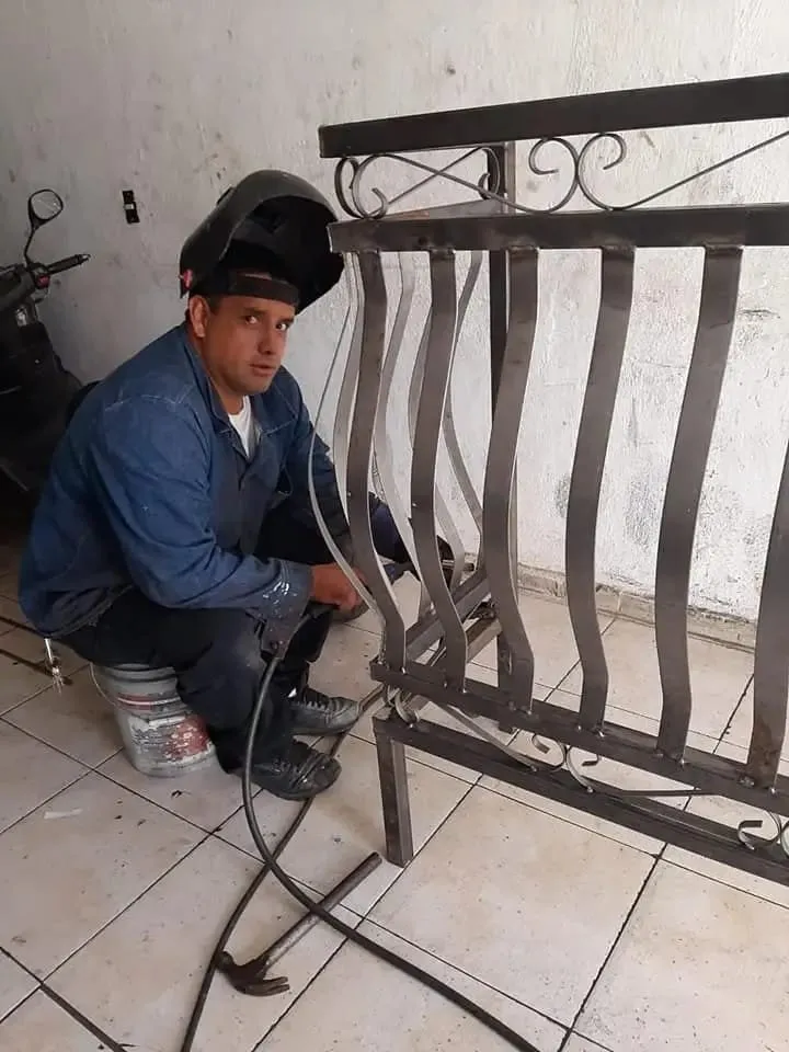 Slide of Sj custom quality Construction