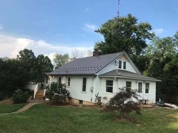 Top-rated shingle roofing service experts serving Holtwood, PA - Skys The Limit Construction
