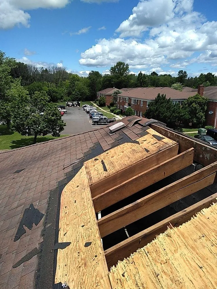 Slide of S&M Roofing