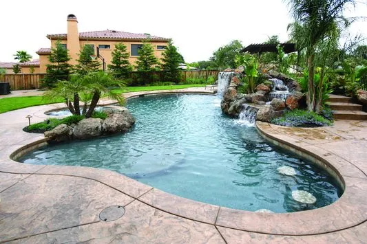 Professional shingle roofing service experts serving Encino, CA - Smart Construction Consultants
