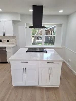 Smart Homes Remodeling Logo