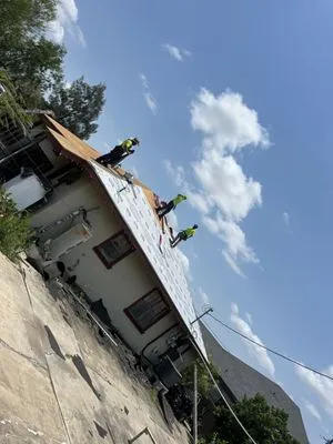 Smart Roofing Specialist Logo