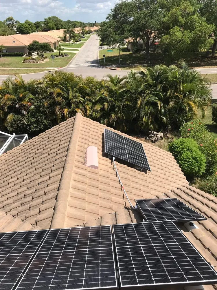 Expert shingle roofing service in St. Petersburg, FL by Solar Surfers