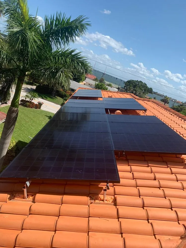 Reliable roof installation experts serving St. Petersburg, FL - Solar Surfers
