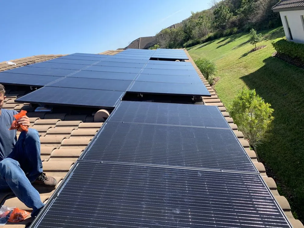 Local residential roofing service experts serving St. Petersburg, FL - Solar Surfers