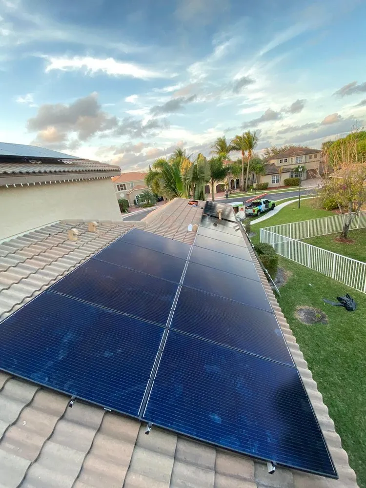 Licensed residential roofing service for fast service across St. Petersburg, FL - Solar Surfers