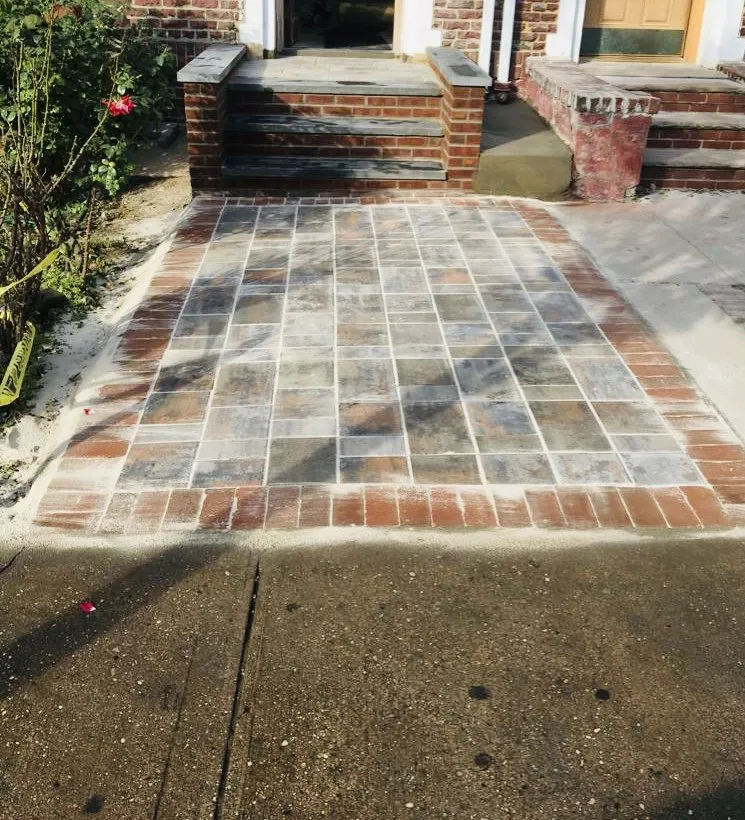 Professional roof leak repair experts serving South Richmond hill, NY - Solid Builders