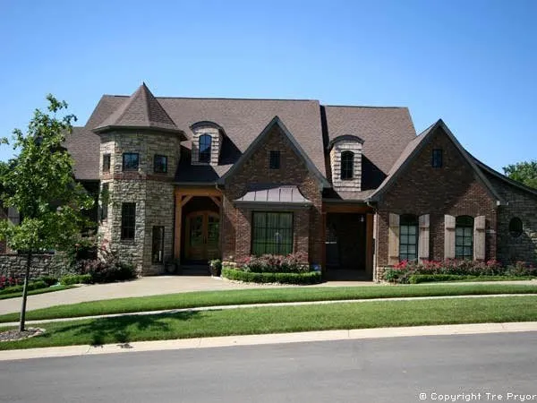 Slide of Soto’s Roofing and Supply