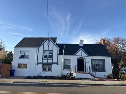 South Central Roofing & Construction  Logo