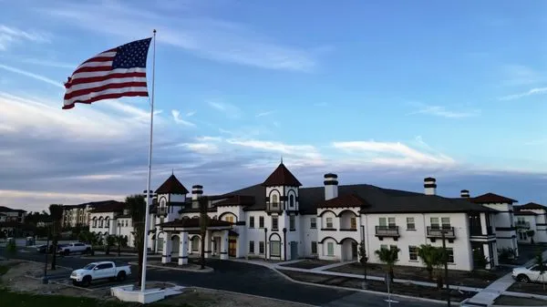 Southeast Roofing & Construction Logo