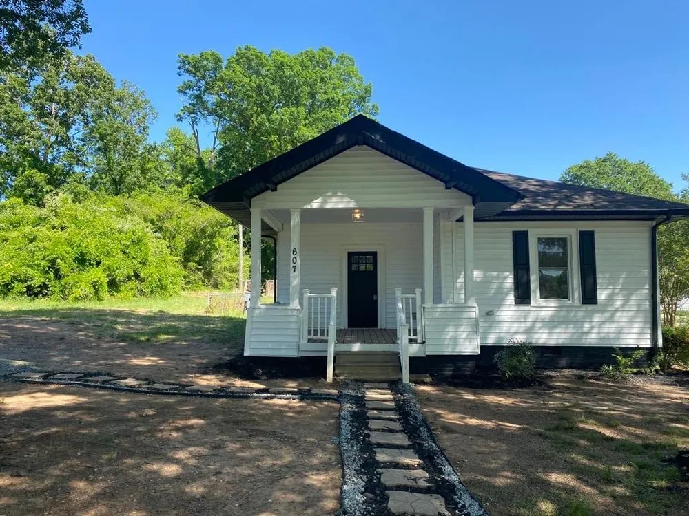 Slide of Southeast Roofs & Exteriors