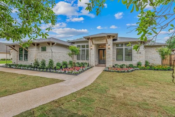 Southern Star Roofing and Seamless Gutters Logo