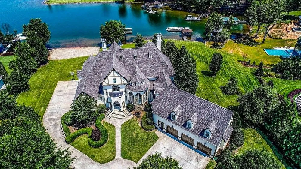 Slide of Southern Star Roofing