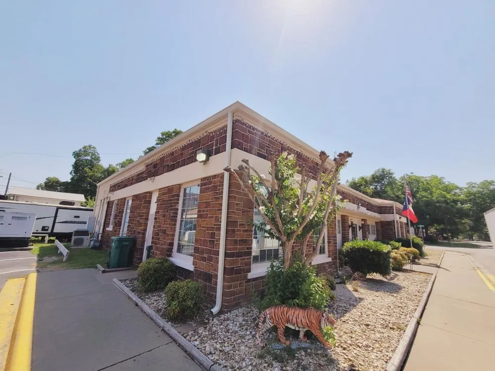 Slide of Spade Roofing and Gutters