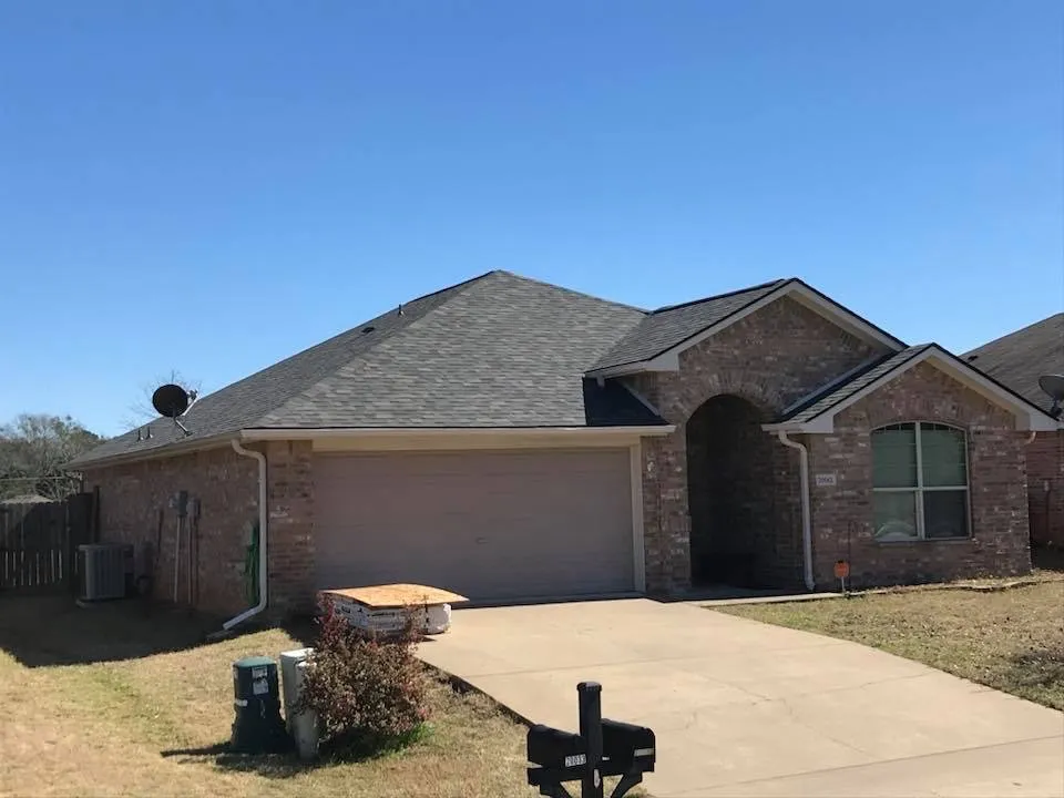Licensed roof installation in Flint, TX by Spartan Exteriors 