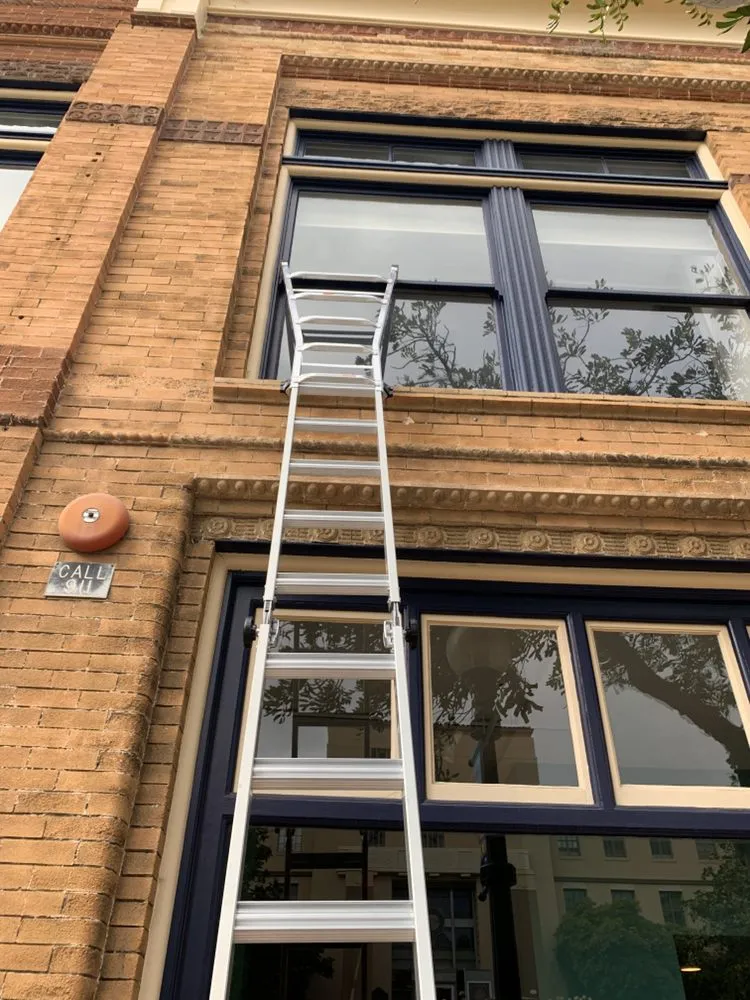 Slide of Spic & Span Windows