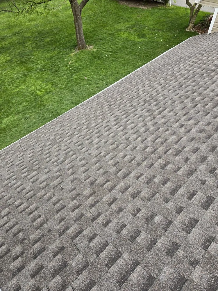 Slide of Splendor Roofing and Gutters