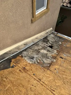 Spootless Roofing Logo