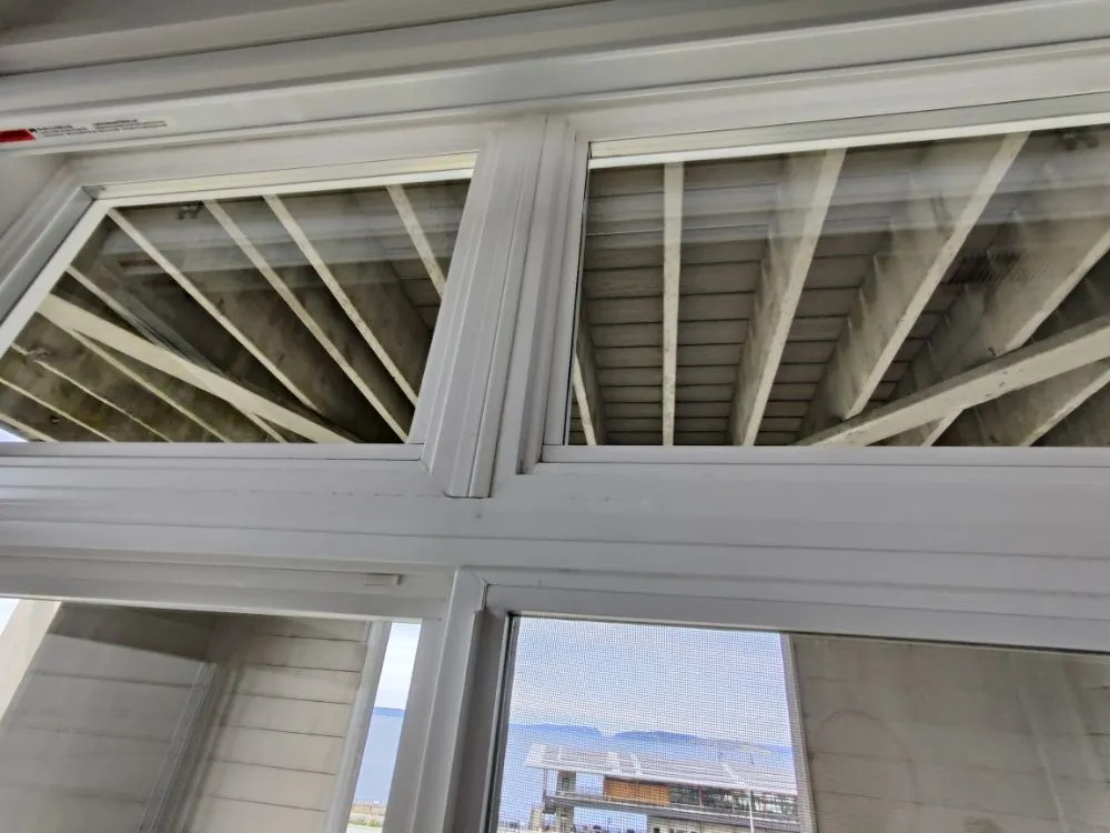 Slide of Squeagy Clean Windows