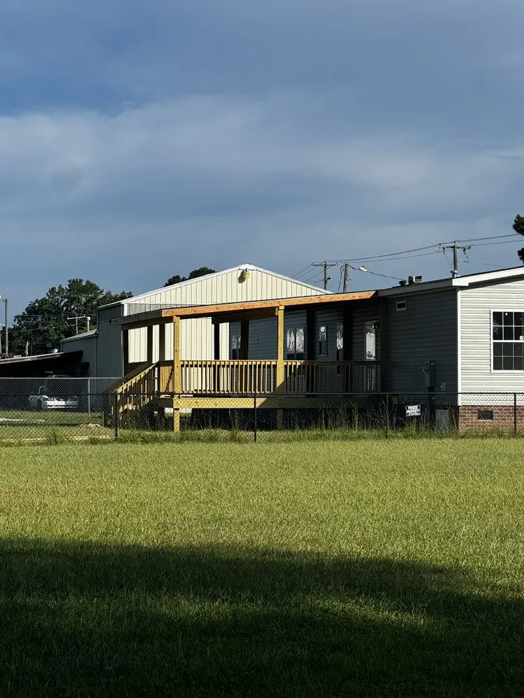 Slide of S&T Home Improvement