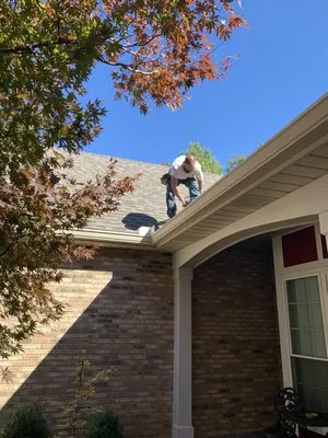 St. Louis Roofing & Renovation Logo