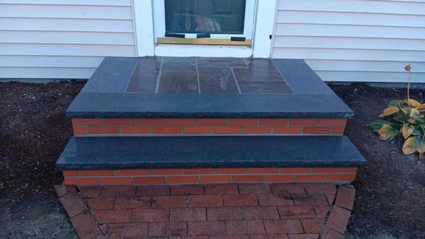 Stable Masonry & Roofing Logo