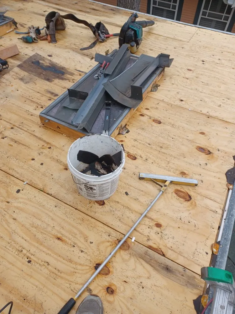 Licensed flat roof repair experts serving Del Valle, TX - Stallion Roofing Company