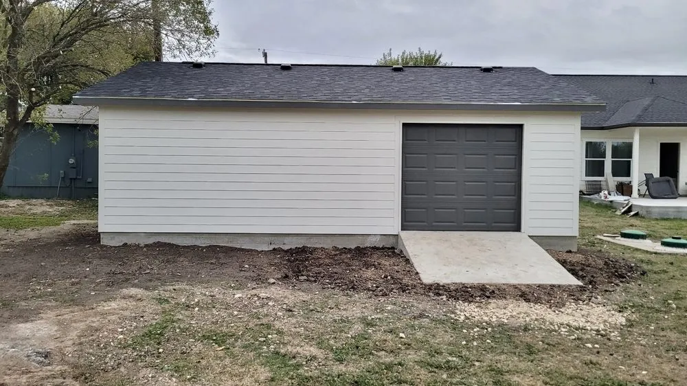 Licensed shingle roofing service for homes in Spring Branch, TX by Steel Horse Constructors