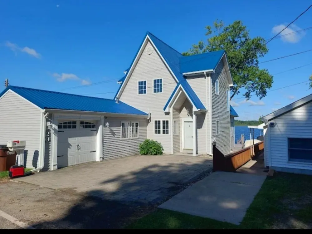 Slide of Stellar Roofing & Construction