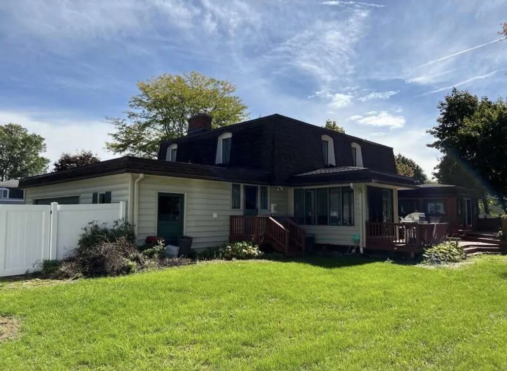 Slide of Stellar Roofing