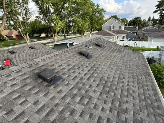 Stella’s Roofing & Co Logo