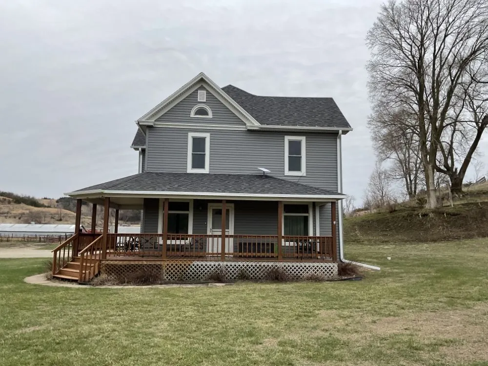 Local residential roofing service in Papilion, NE - Stowe Creek