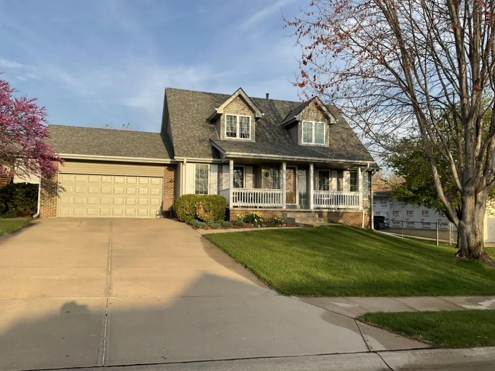 Professional roof leak repair in Papilion, NE - Stowe Creek