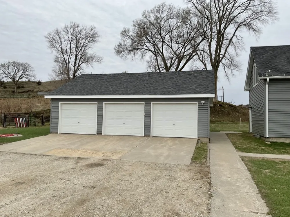 Licensed roof repair in Papilion, NE - Stowe Creek
