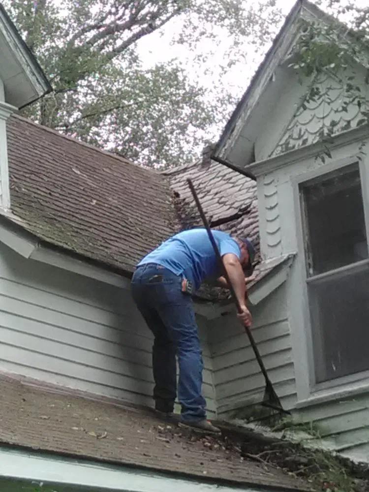 Local roof repair experts serving Garfield, AR - Straight Arrow Repair