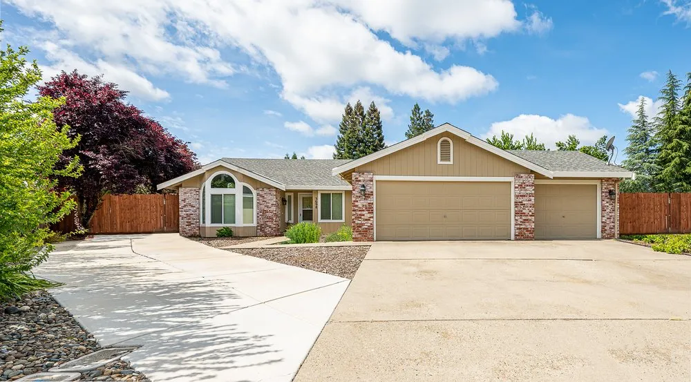 Slide of Straight Line Roofing & Construction