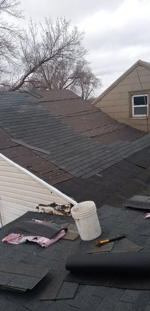 Slide of Straightline Roofing