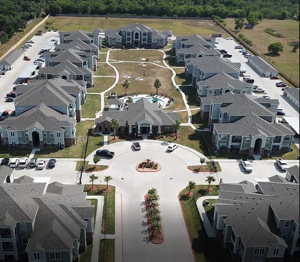 Slide of Strata Roofing and Construction