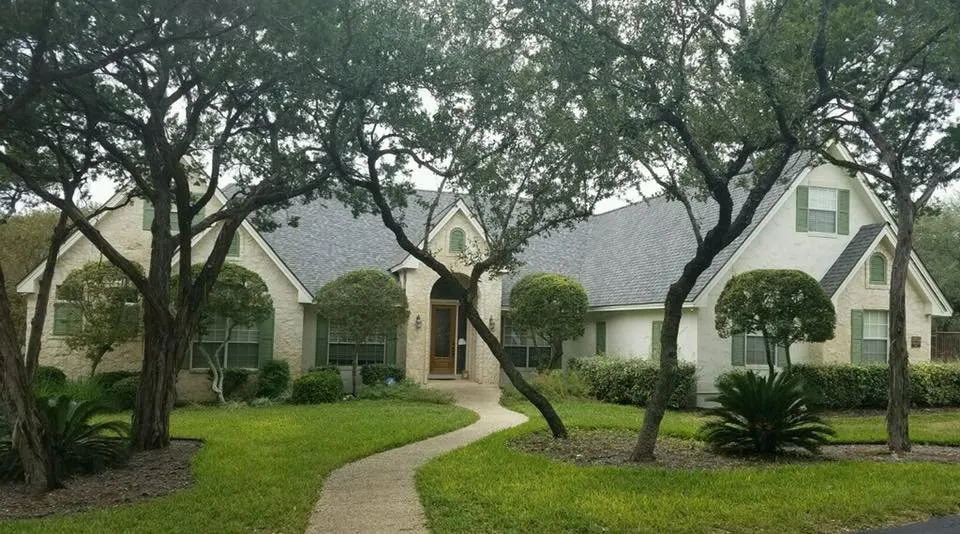 Slide of Strata Roofing and Construction