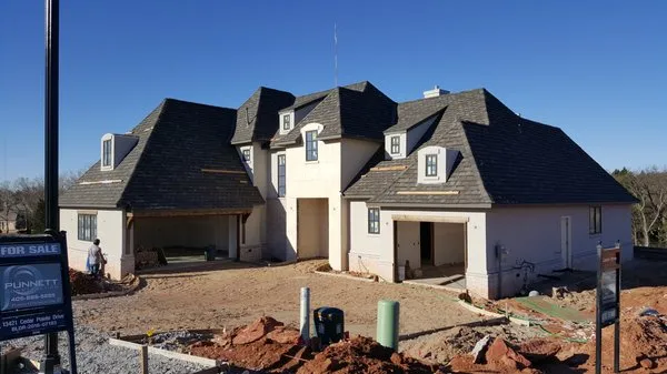 Streamline Roofing & Construction Logo