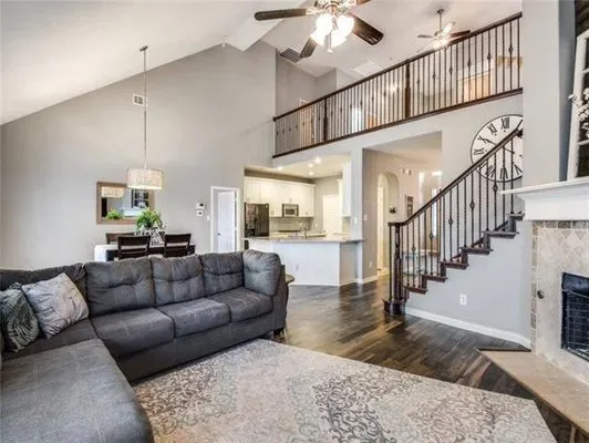 Striker Roofing & Construction Logo