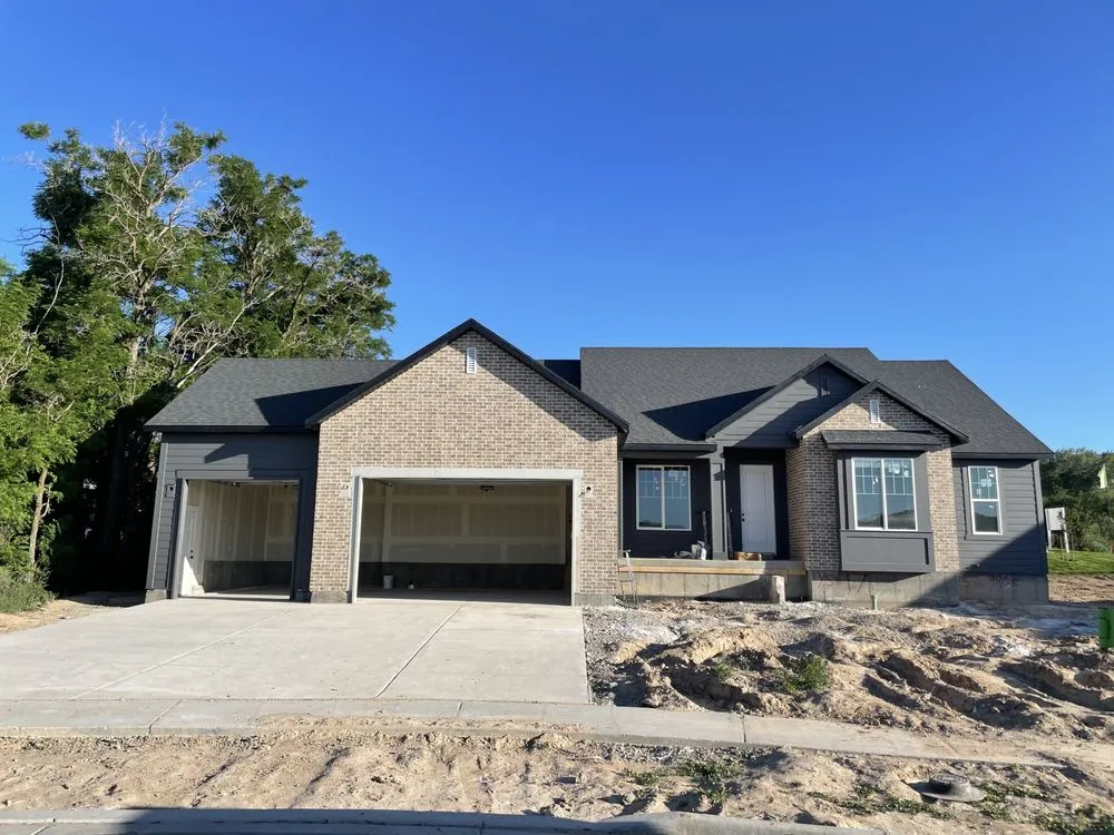 Slide of Strong Man Exterior’s