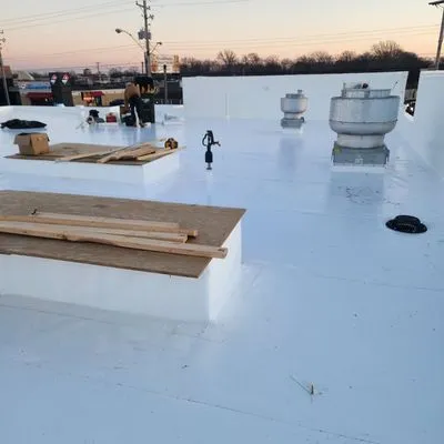 Strongback Roofing Logo