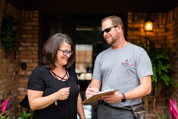 Strongbow Exteriors Logo