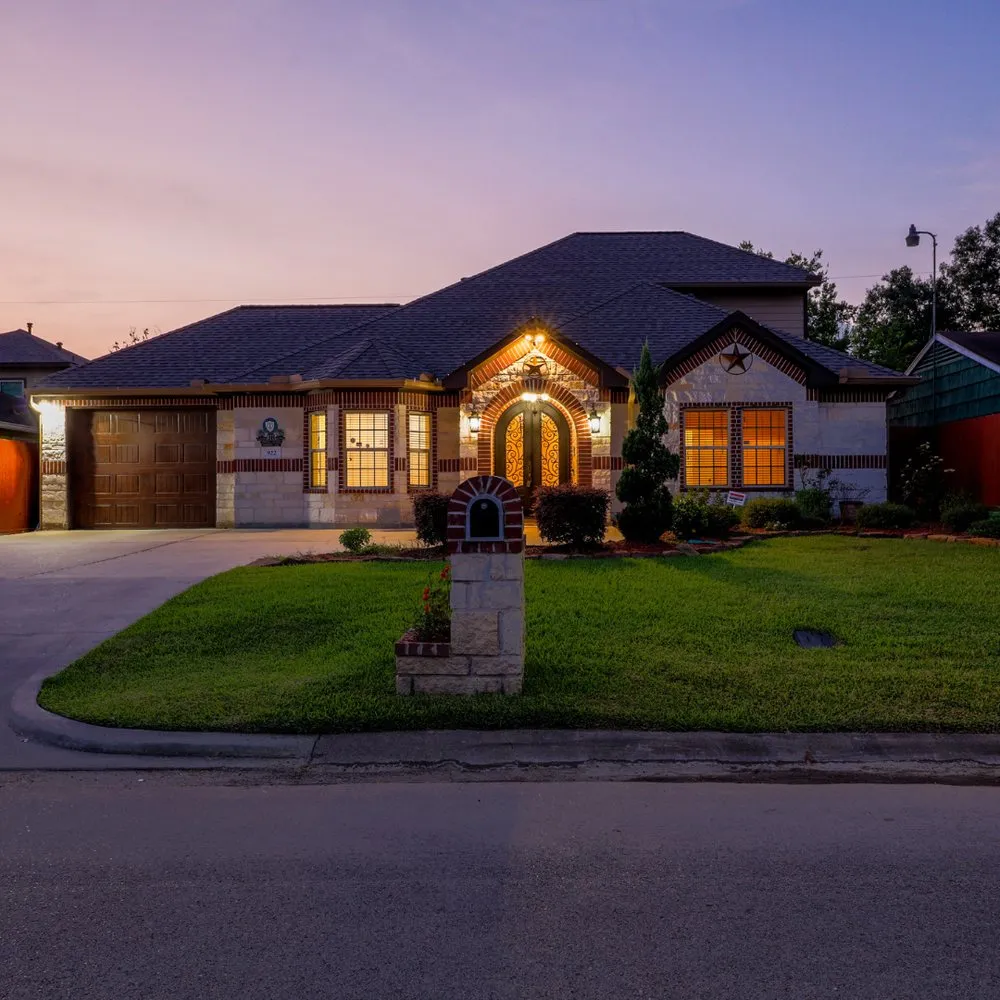 Slide of Stronghold Restoration and Roofing