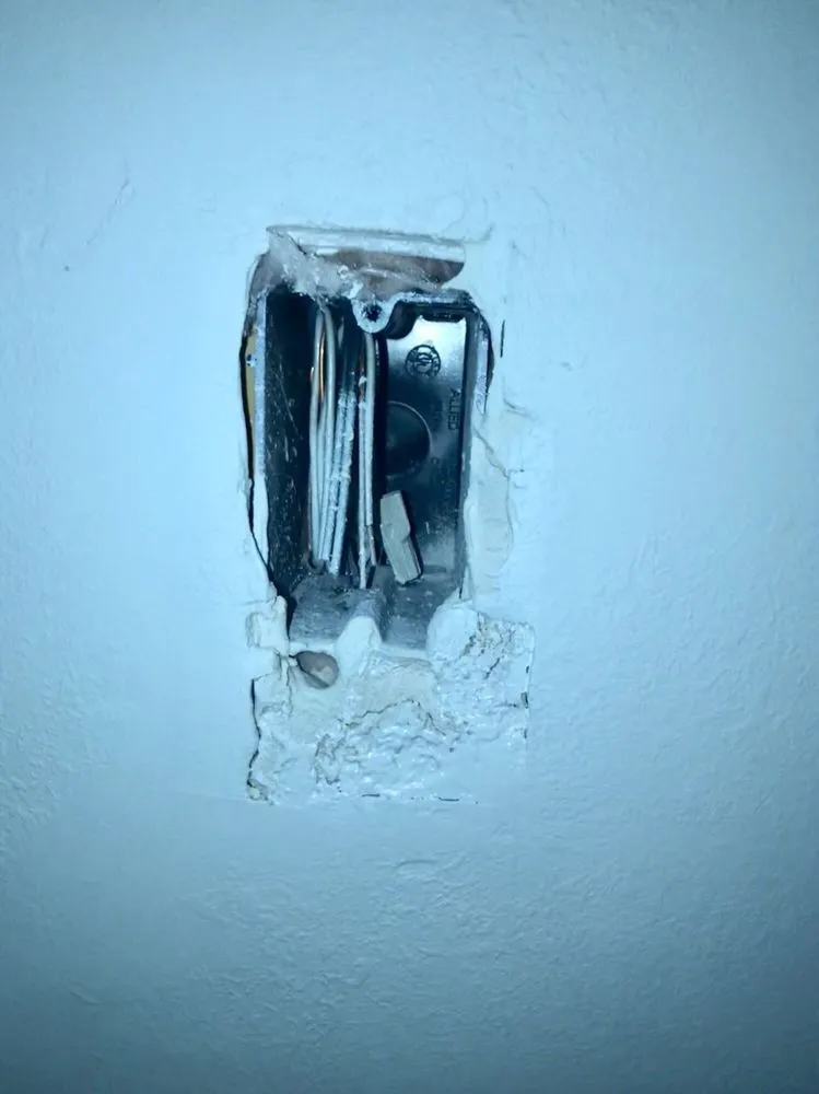 Slide of Strouds Construction & Painting