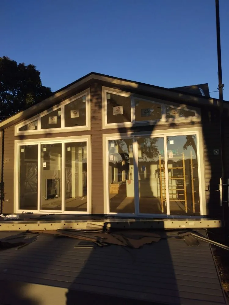 Slide of Stunur Exteriors