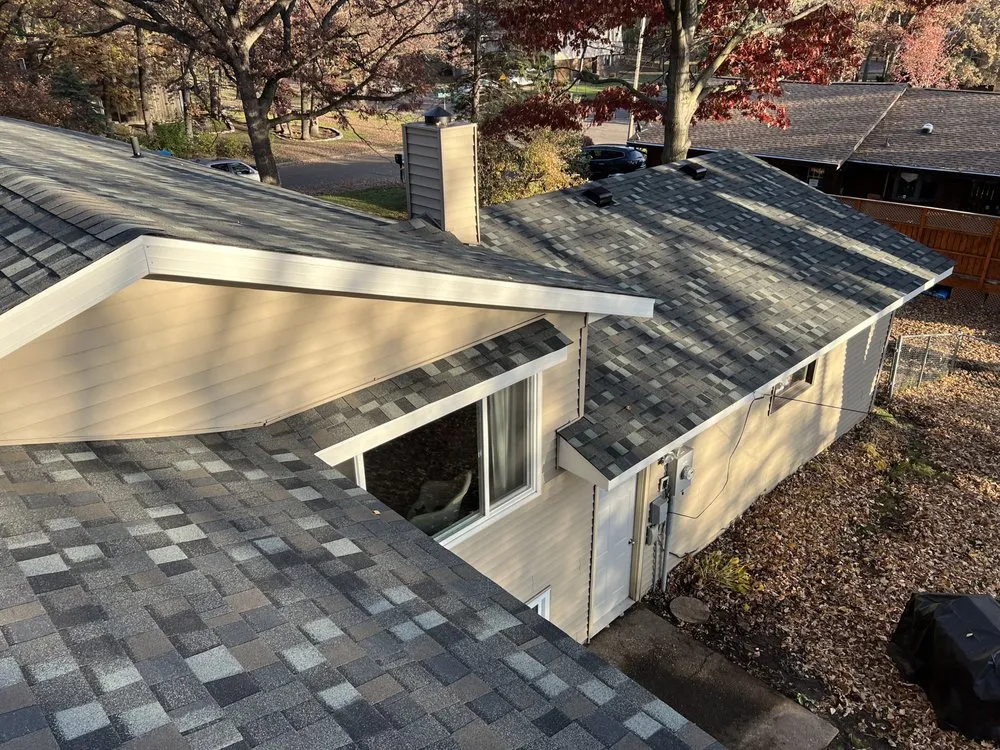 Slide of Summit Builders