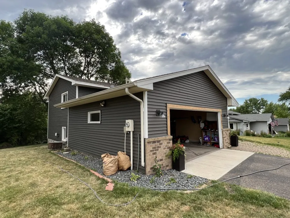 Slide of Summit Builders